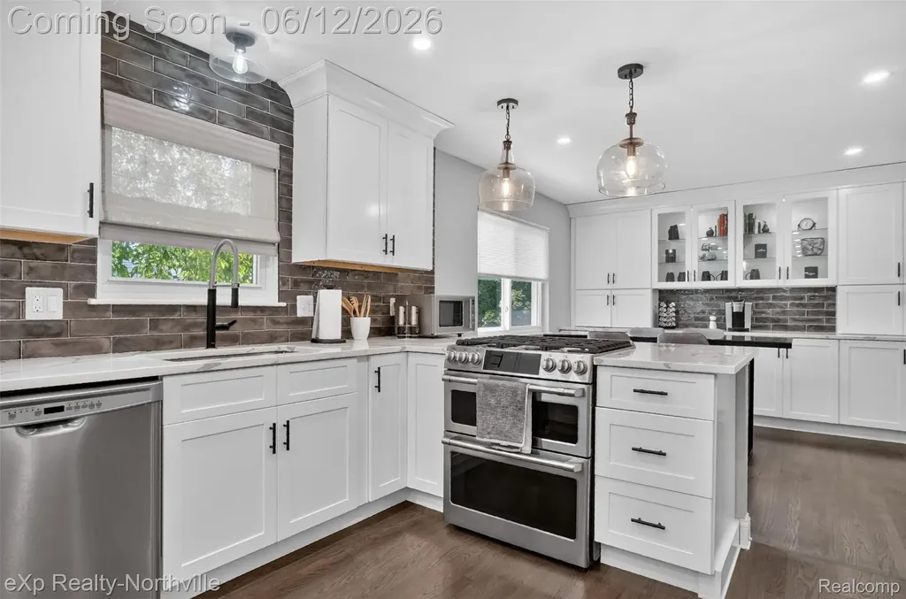 33083 Broadmoor Court Livonia City MI 48154