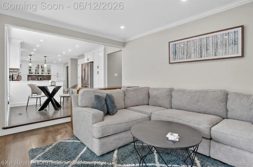 33083 Broadmoor Court Livonia City MI 48154