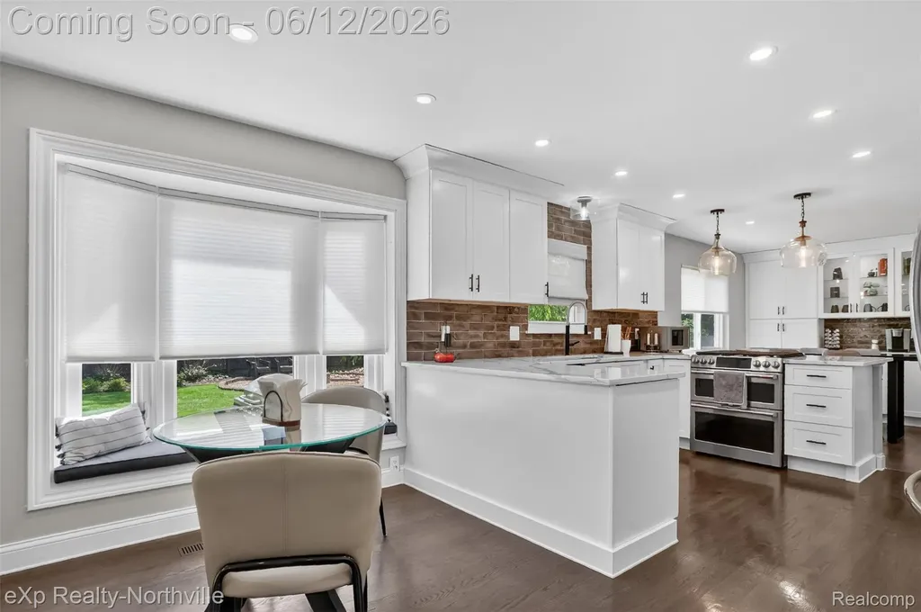 33083 Broadmoor Court Livonia City MI 48154