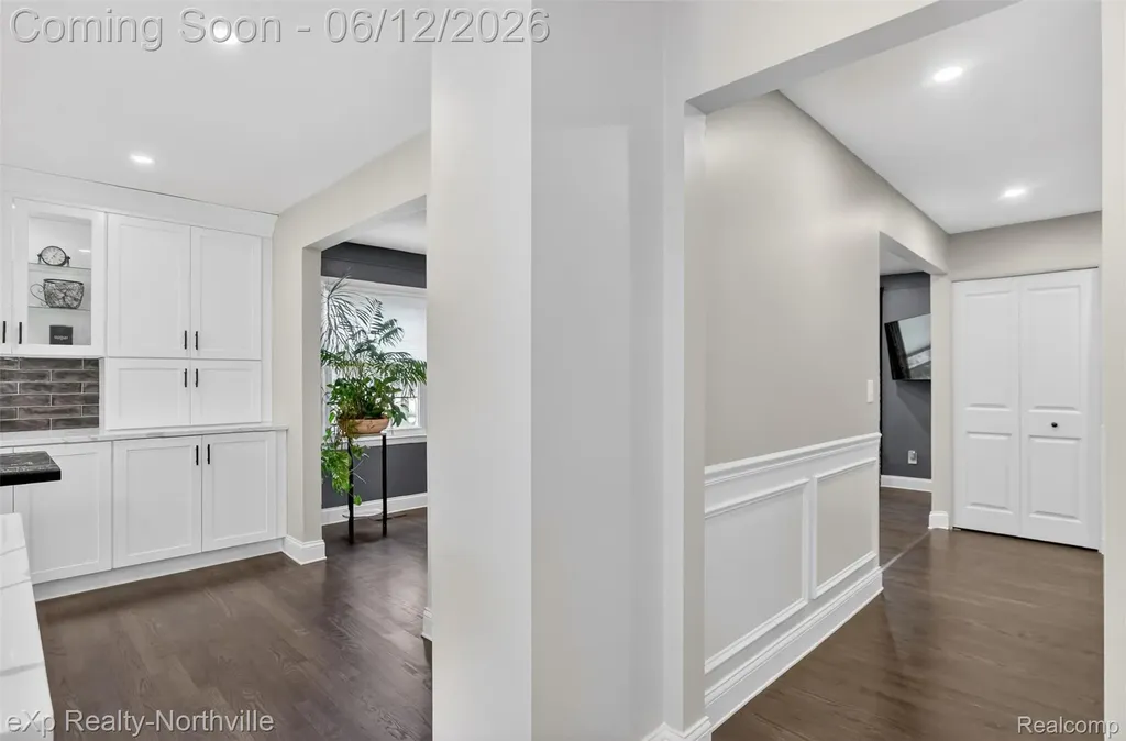 33083 Broadmoor Court Livonia City MI 48154