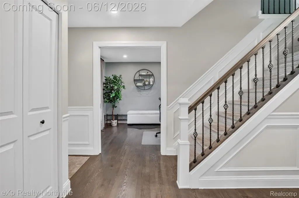 33083 Broadmoor Court Livonia City MI 48154