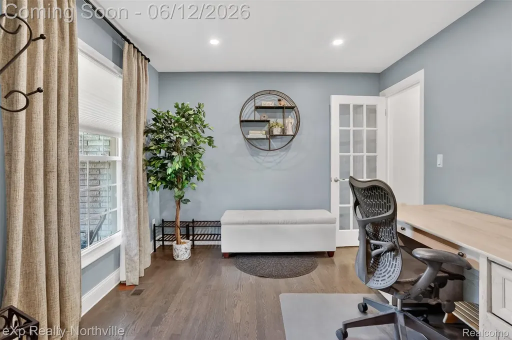 33083 Broadmoor Court Livonia City MI 48154