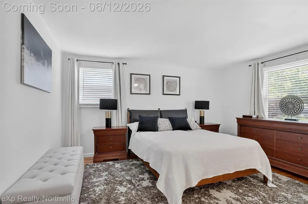 33083 Broadmoor Court Livonia City MI 48154