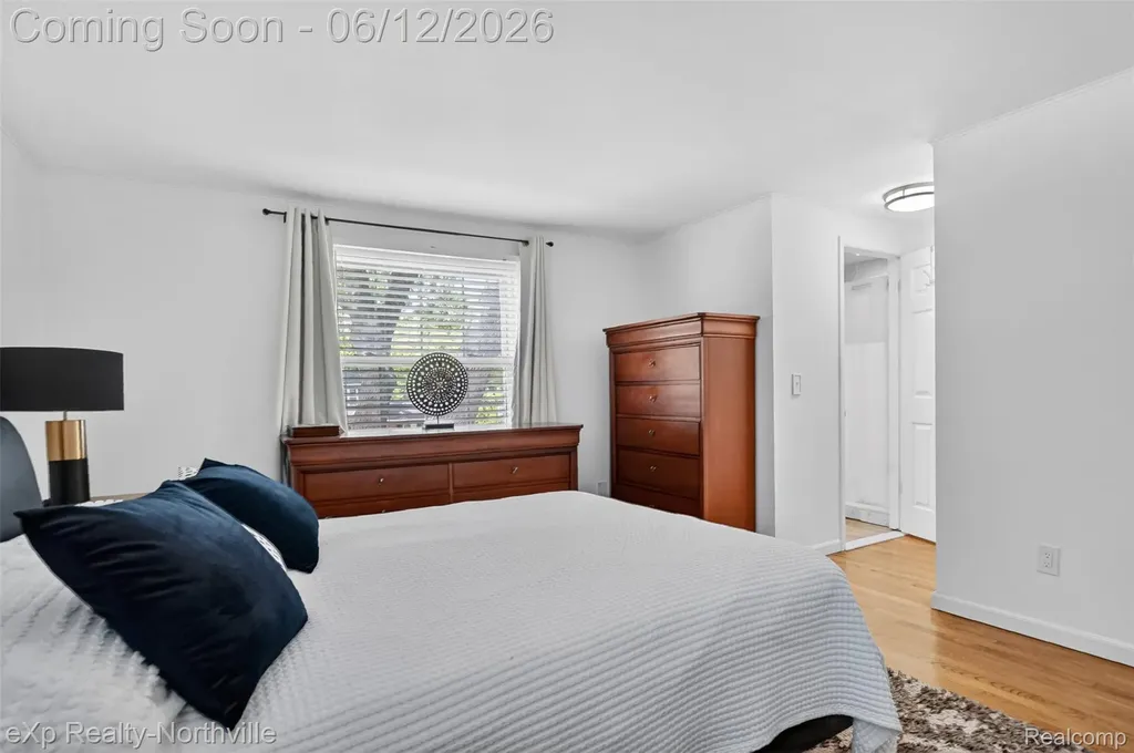 33083 Broadmoor Court Livonia City MI 48154