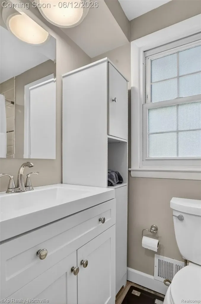 33083 Broadmoor Court Livonia City MI 48154