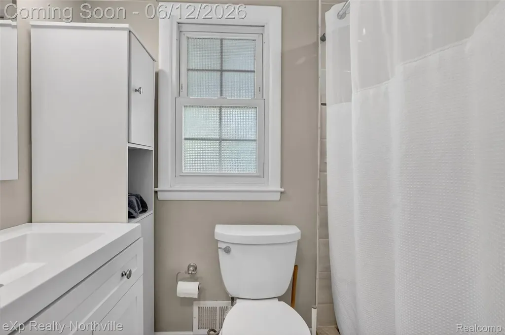 33083 Broadmoor Court Livonia City MI 48154