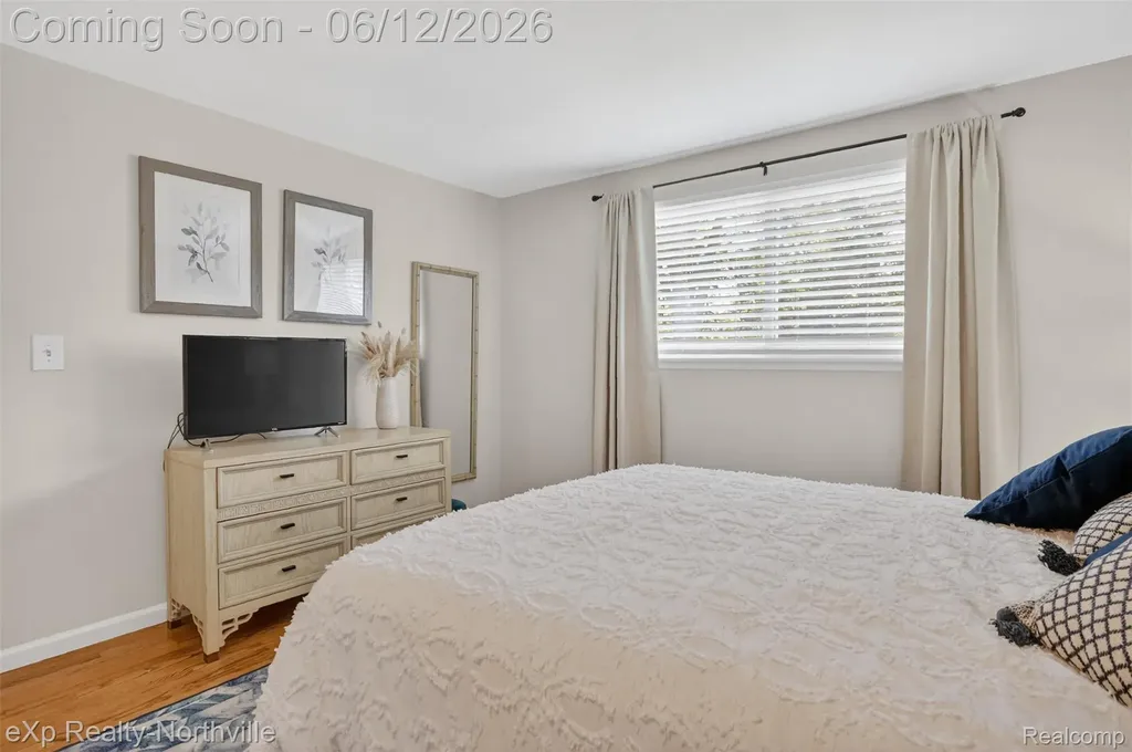 33083 Broadmoor Court Livonia City MI 48154