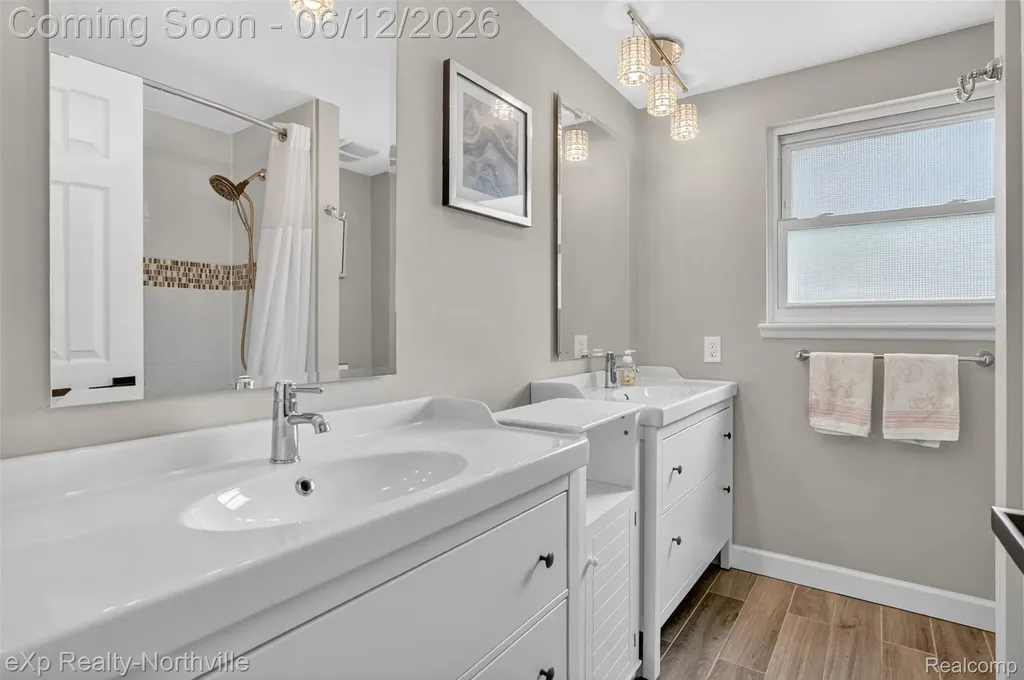33083 Broadmoor Court Livonia City MI 48154