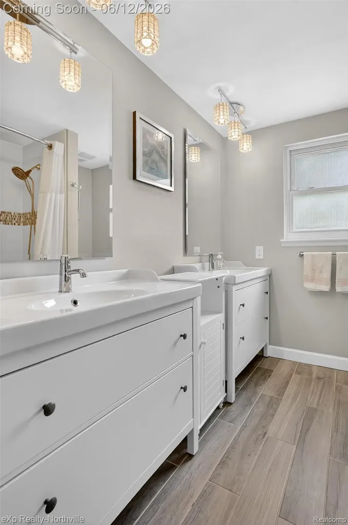 33083 Broadmoor Court Livonia City MI 48154