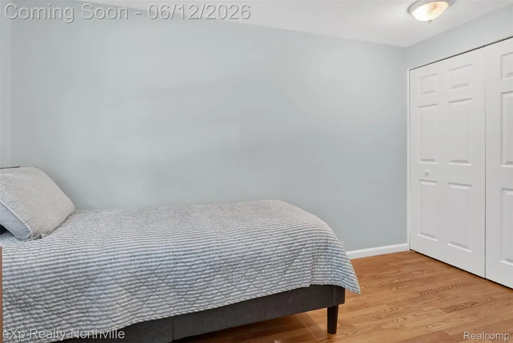 33083 Broadmoor Court Livonia City MI 48154