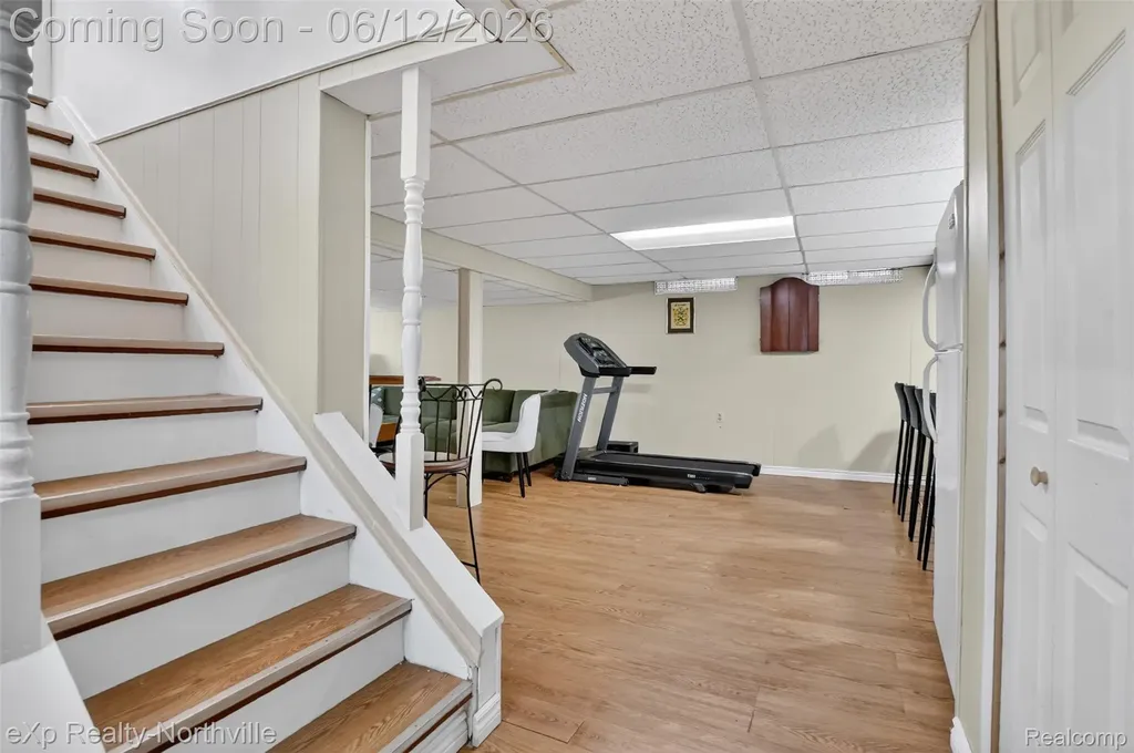 33083 Broadmoor Court Livonia City MI 48154