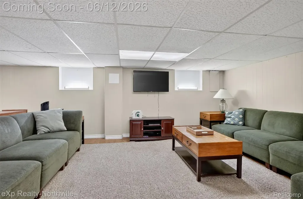 33083 Broadmoor Court Livonia City MI 48154