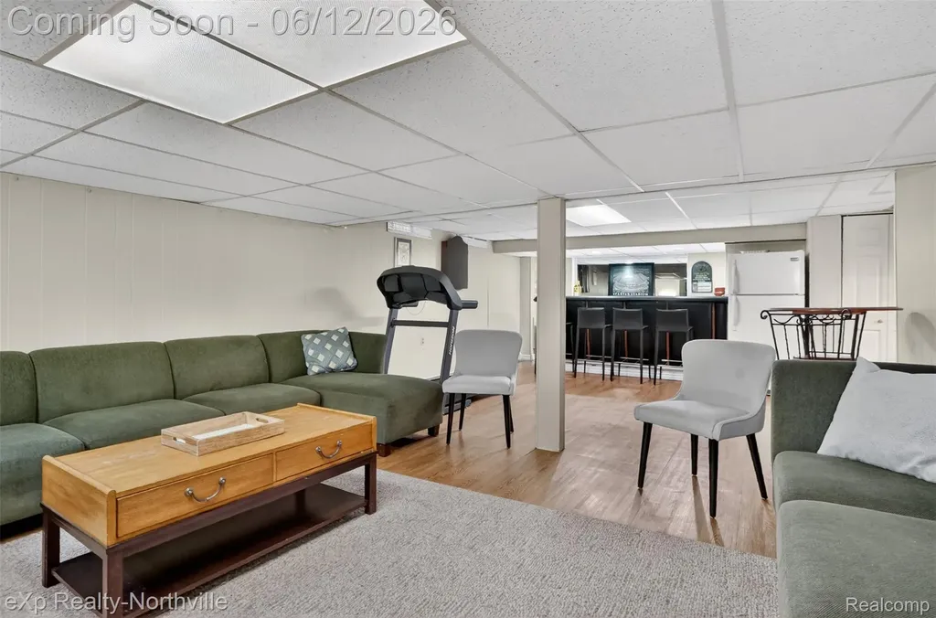33083 Broadmoor Court Livonia City MI 48154