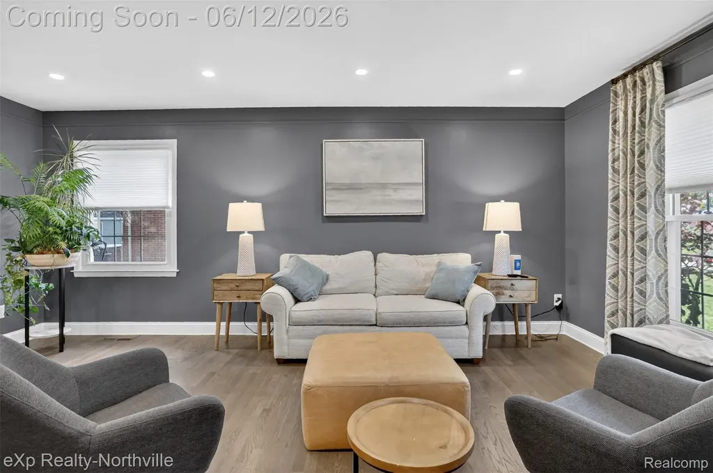 33083 Broadmoor Court Livonia City MI 48154