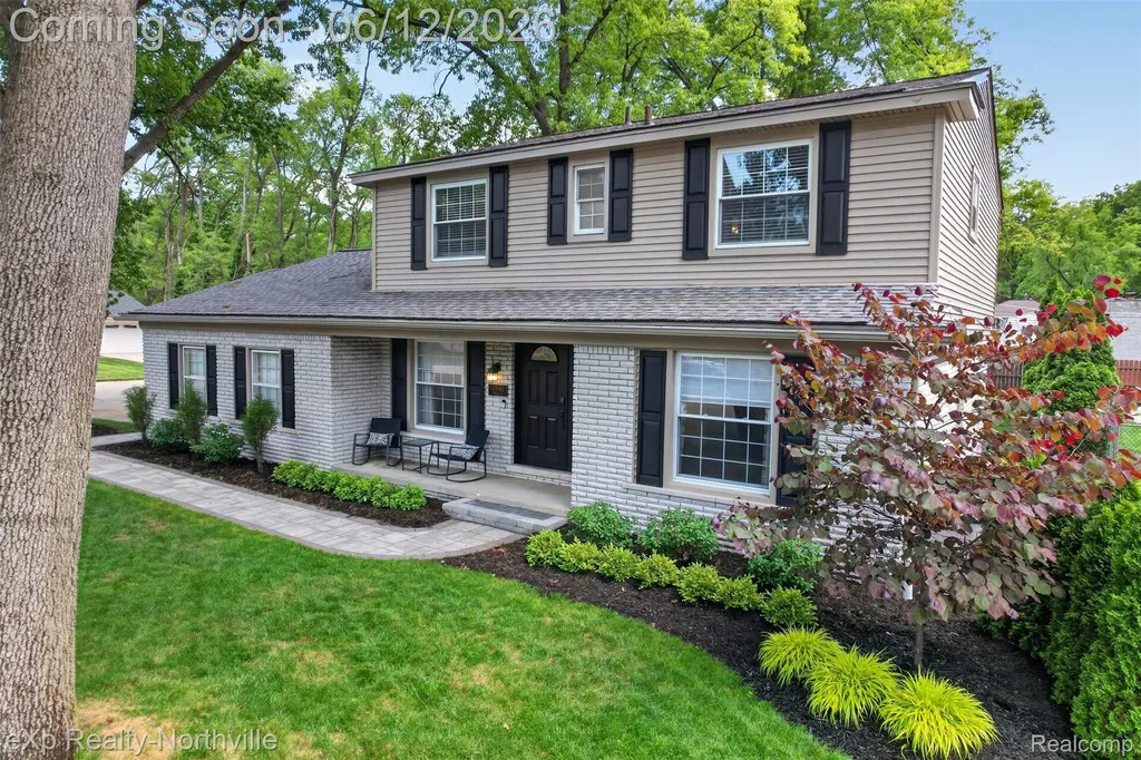 33083 Broadmoor Court Livonia City MI 48154
