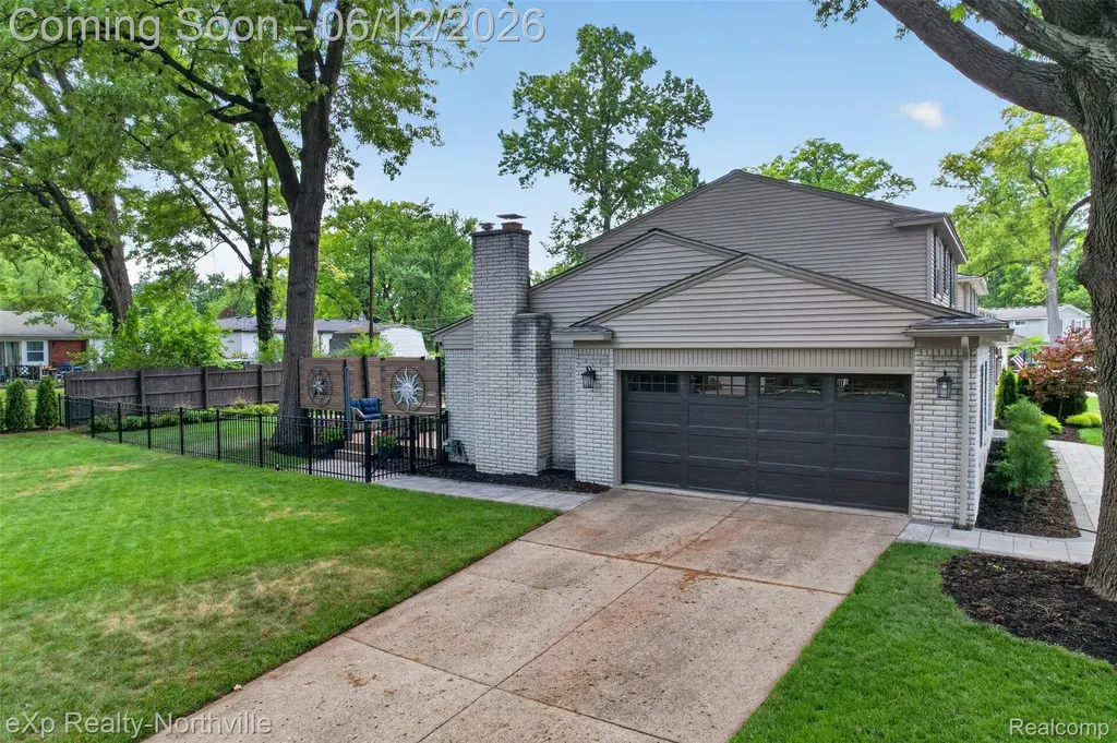 33083 Broadmoor Court Livonia City MI 48154