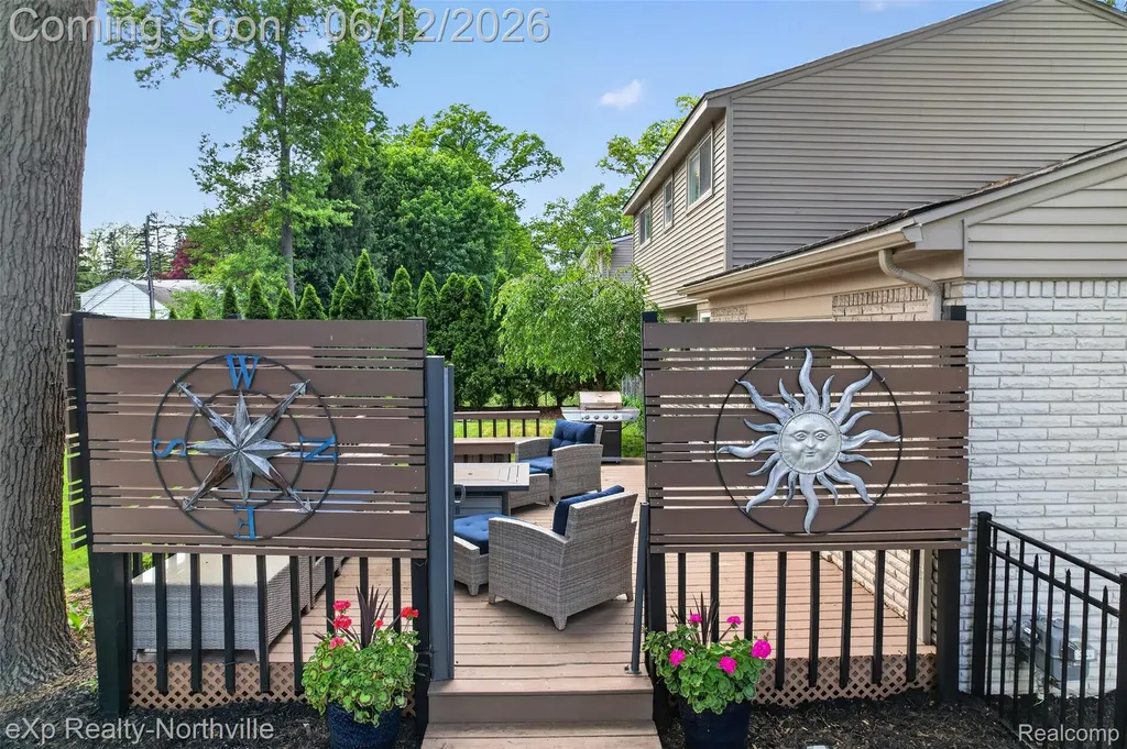 33083 Broadmoor Court Livonia City MI 48154