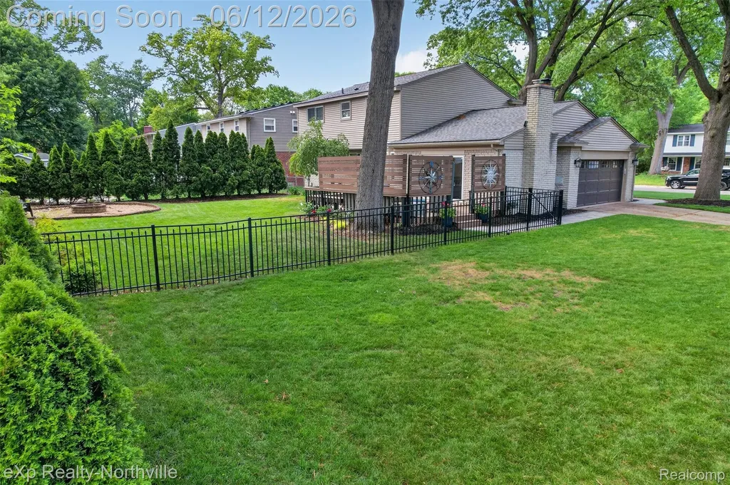 33083 Broadmoor Court Livonia City MI 48154