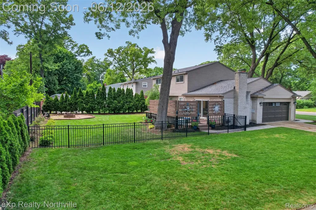 33083 Broadmoor Court Livonia City MI 48154