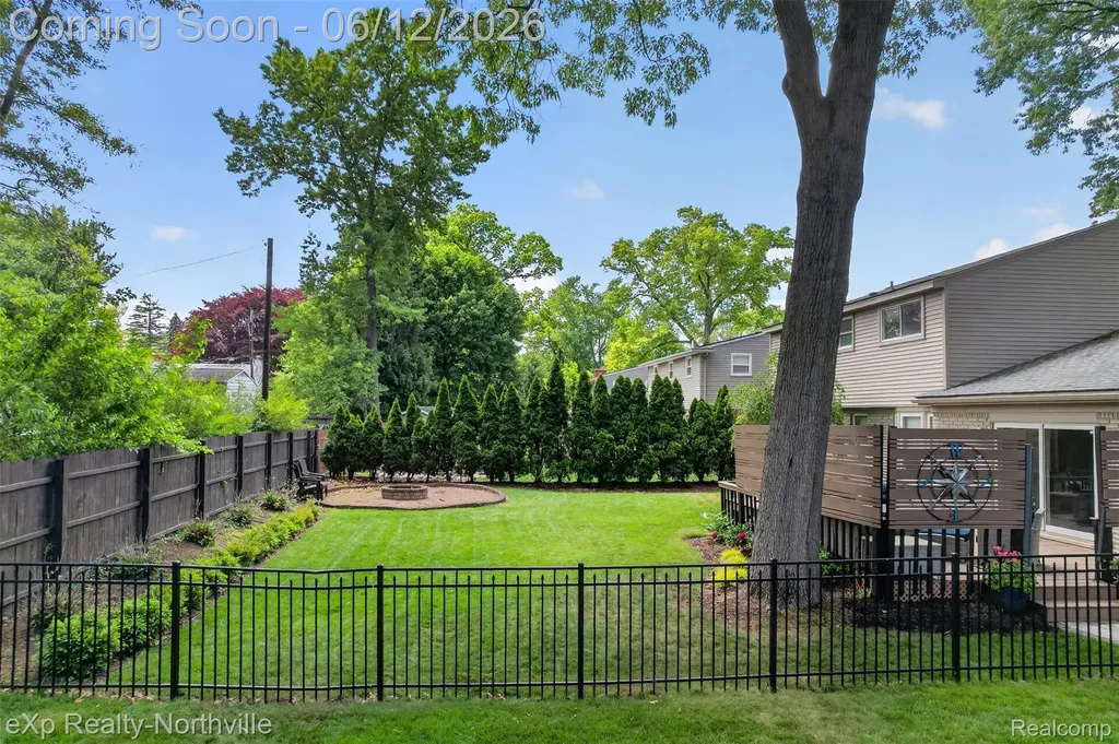 33083 Broadmoor Court Livonia City MI 48154