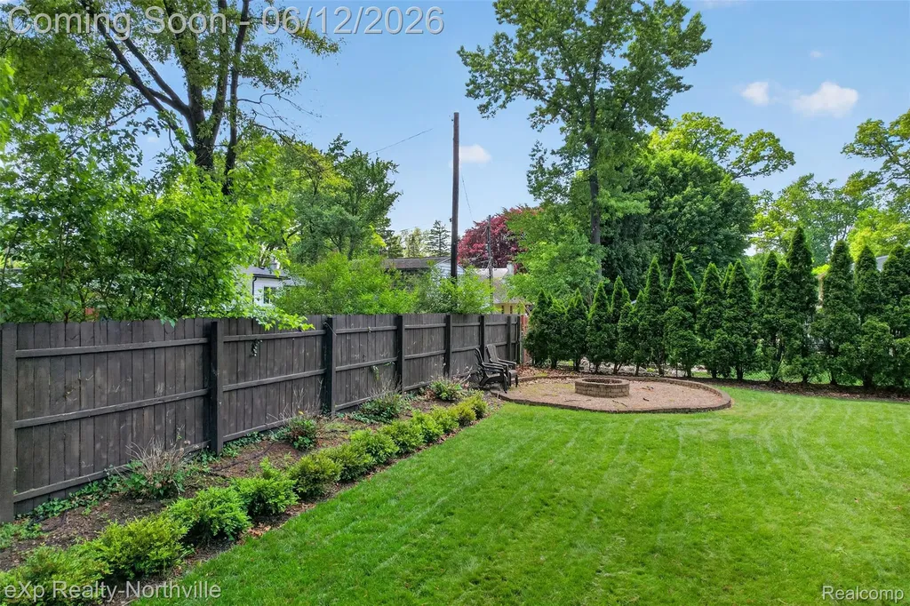 33083 Broadmoor Court Livonia City MI 48154