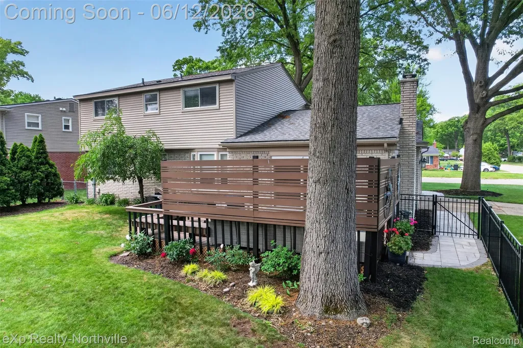 33083 Broadmoor Court Livonia City MI 48154
