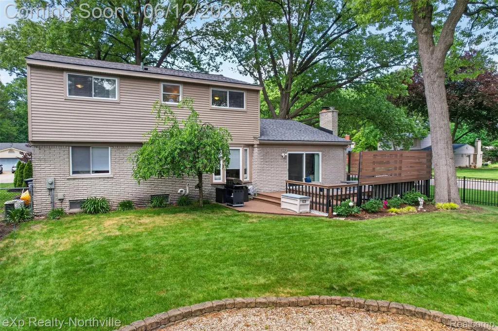 33083 Broadmoor Court Livonia City MI 48154