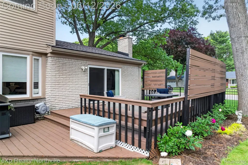 33083 Broadmoor Court Livonia City MI 48154
