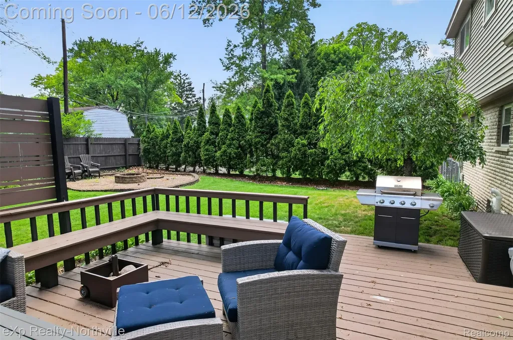 33083 Broadmoor Court Livonia City MI 48154