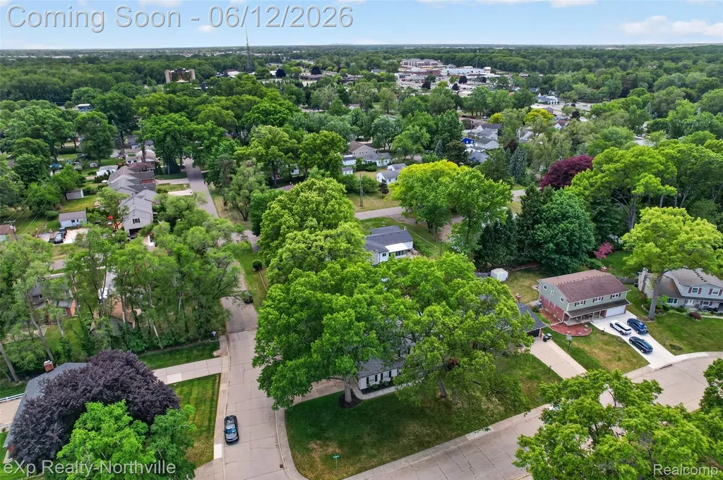 33083 Broadmoor Court Livonia City MI 48154