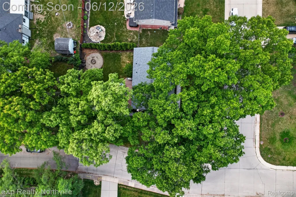33083 Broadmoor Court Livonia City MI 48154