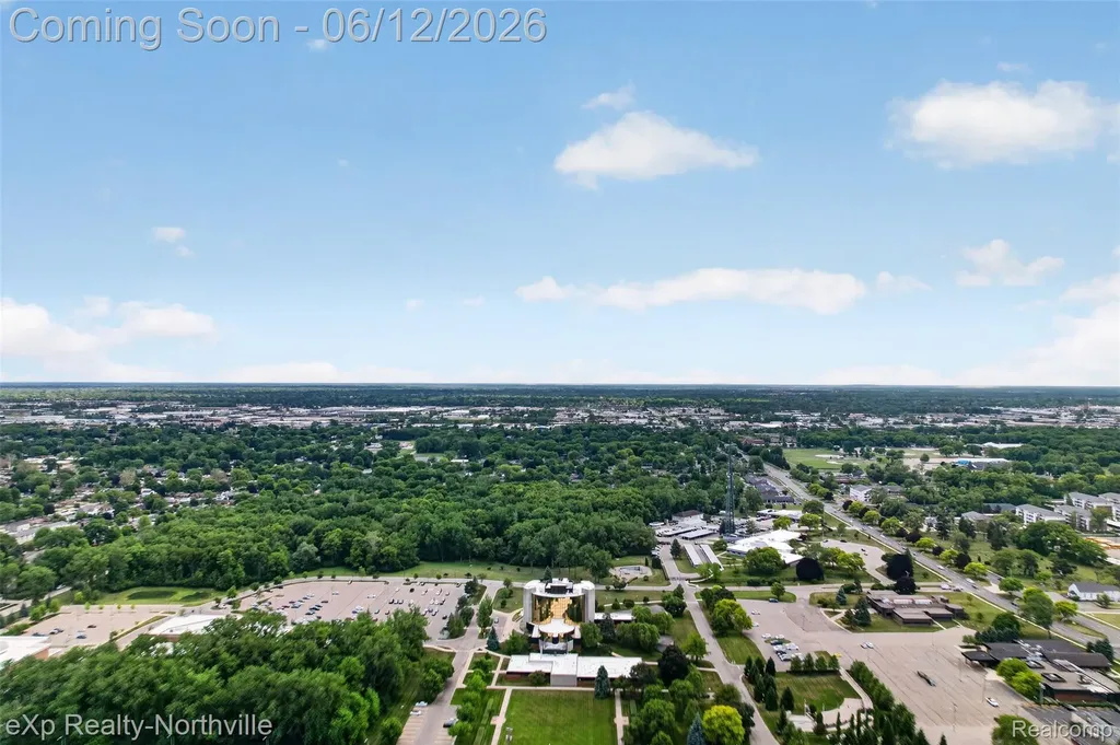 33083 Broadmoor Court Livonia City MI 48154