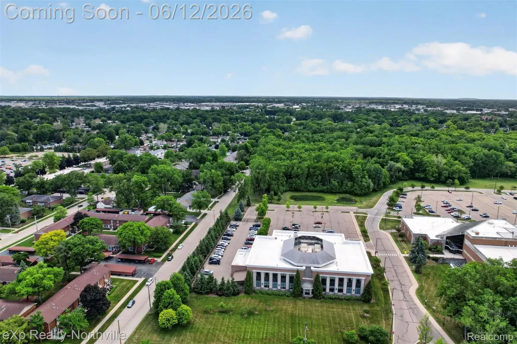 33083 Broadmoor Court Livonia City MI 48154