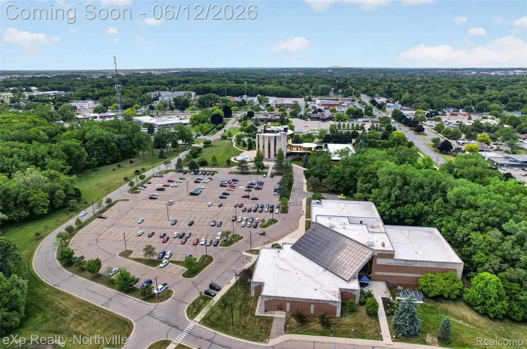 33083 Broadmoor Court Livonia City MI 48154