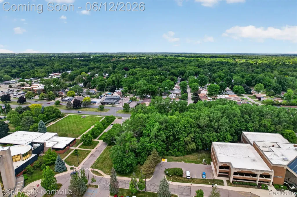 33083 Broadmoor Court Livonia City MI 48154