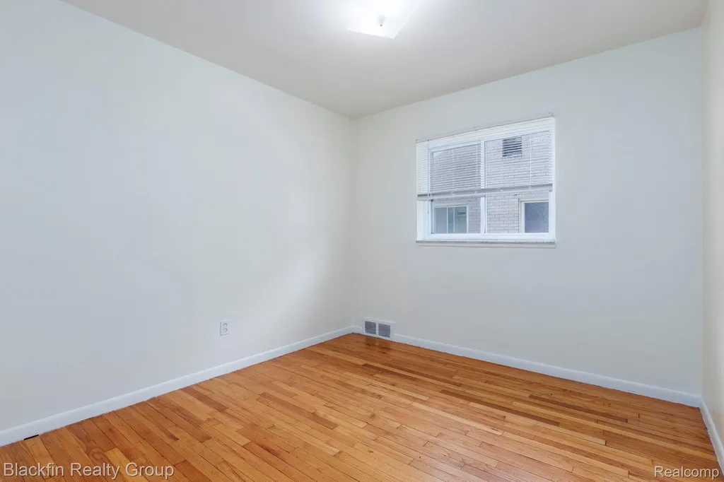 24641 Ridgedale Street Oak Park City MI 48237