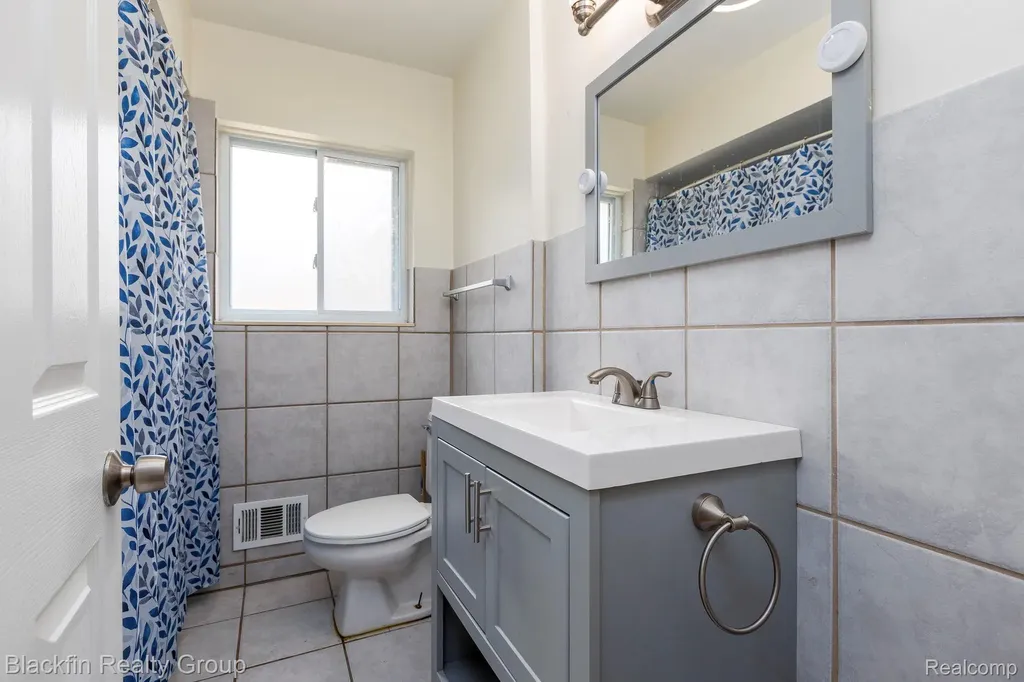 24641 Ridgedale Street Oak Park City MI 48237