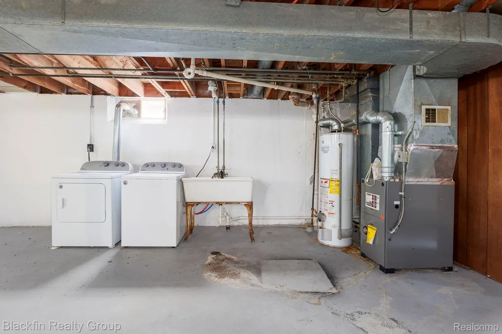 24641 Ridgedale Street Oak Park City MI 48237