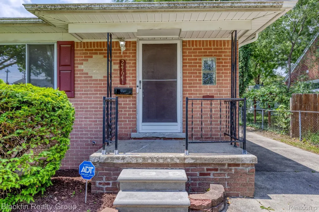 24641 Ridgedale Street Oak Park City MI 48237