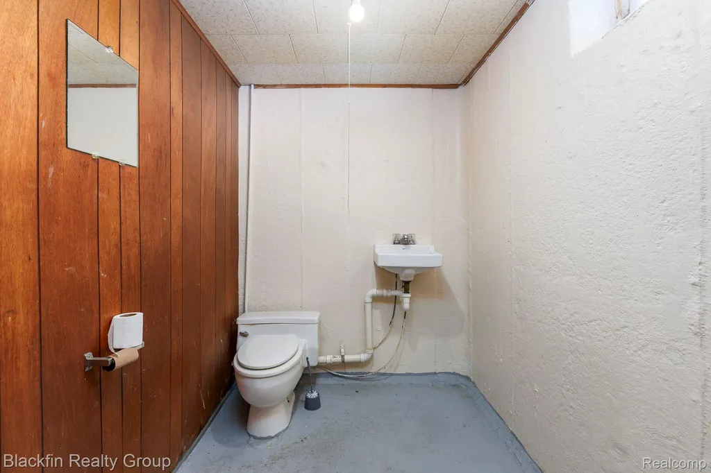 24641 Ridgedale Street Oak Park City MI 48237