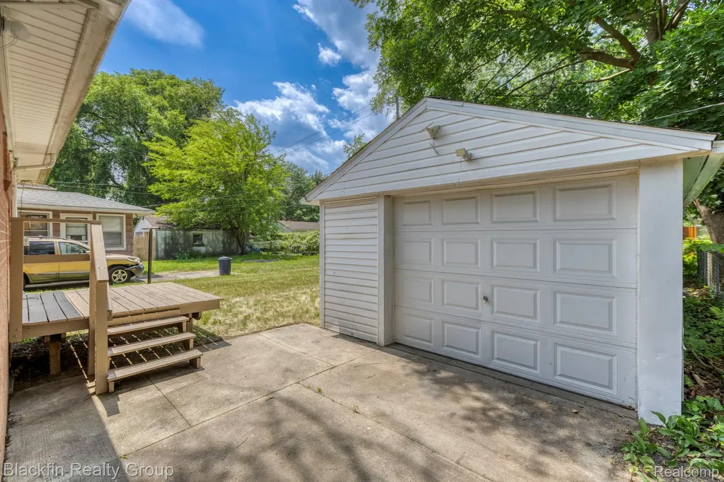24641 Ridgedale Street Oak Park City MI 48237