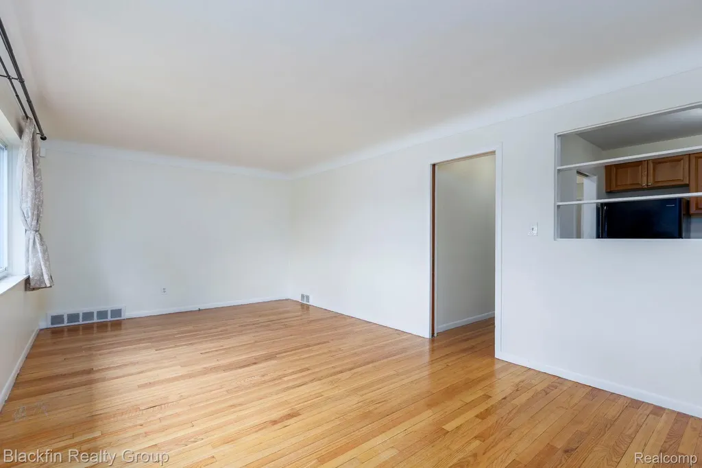 24641 Ridgedale Street Oak Park City MI 48237
