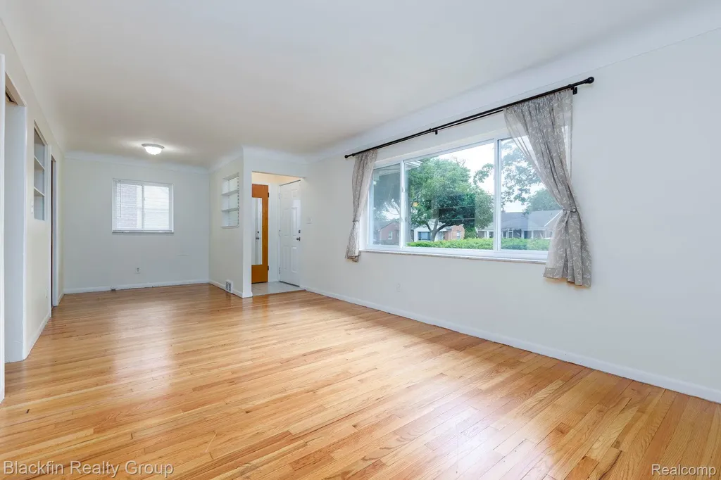 24641 Ridgedale Street Oak Park City MI 48237