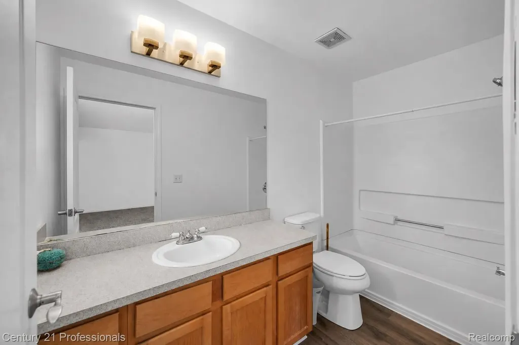 1989 Golfview Lane Westland City MI 48186