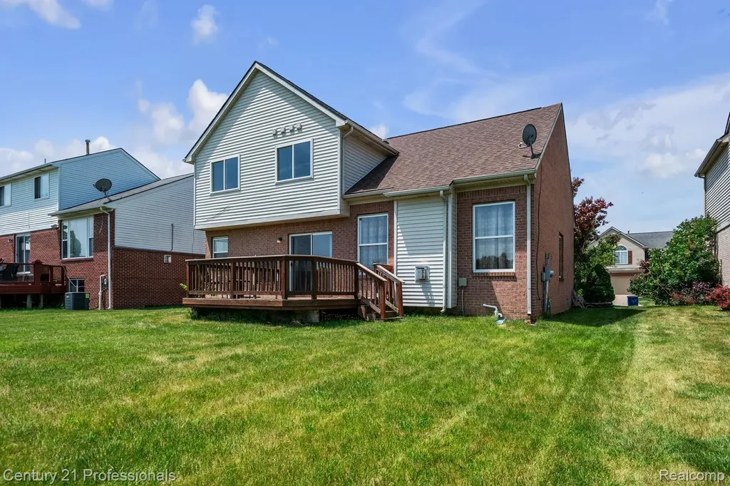 1989 Golfview Lane Westland City MI 48186