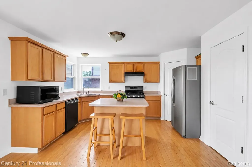 1989 Golfview Lane Westland City MI 48186