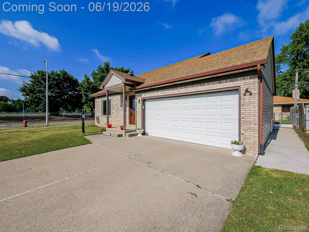 27051 Demrick Street Roseville City MI 48066