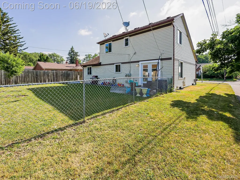 27051 Demrick Street Roseville City MI 48066