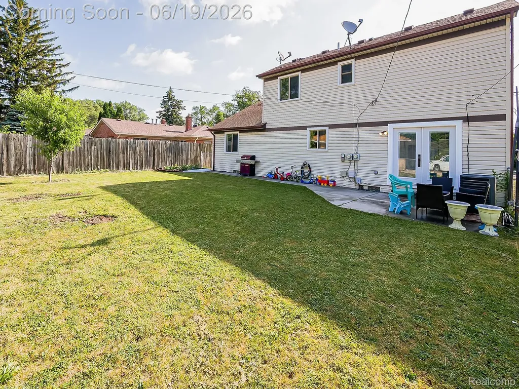 27051 Demrick Street Roseville City MI 48066