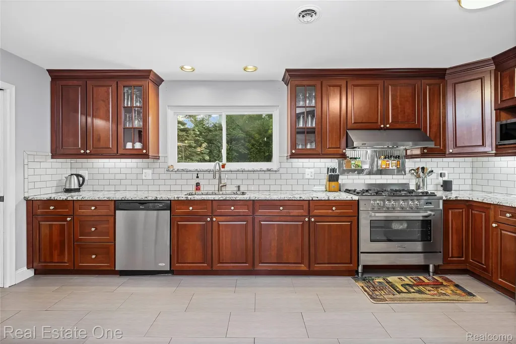 28330 E Blom Drive Harrison Charter Township MI 48045